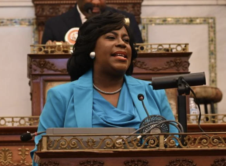 费城市长公布67亿美元2026财年预算提案！市中心停车费提议上涨至每小时4美元